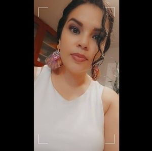 Meet your Posher, Yese nia